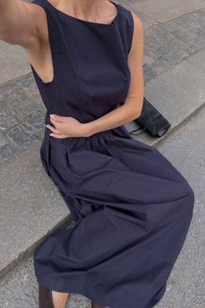 NA-KD - Midikjole i bomull med båthals - Vårkjoler - Marineblå - EU 40