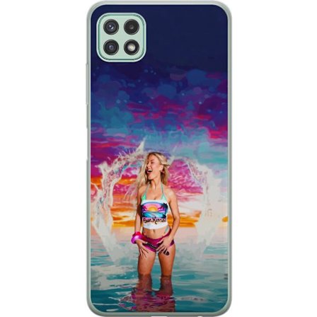 Kompatibelt Mobildeksel til Samsung Galaxy A22 5G Blond kvinne i fargerik strandantrekk som leker i havet ved solnedgang