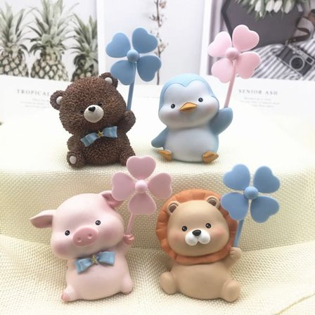 4 stycken tecknade hartshantverk Kreativ liten dekoration i bilen Windmill Paradise Piglet bil elbilstillbehör