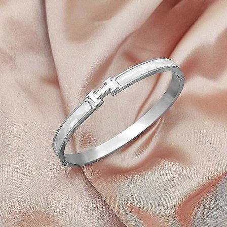 Snyggt armband i titanstål med bokstaven H - Lätt lyxig skalarmbandssmycke