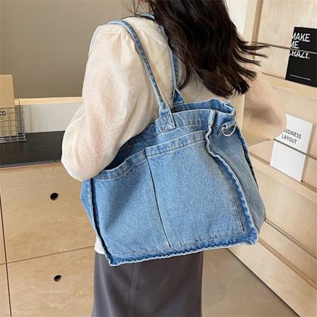 Dette års populære denimtaske til kvinder 2024 sommer ny high-grade bærbar pendler taske stor kapacitet totes Large Size Light Blue