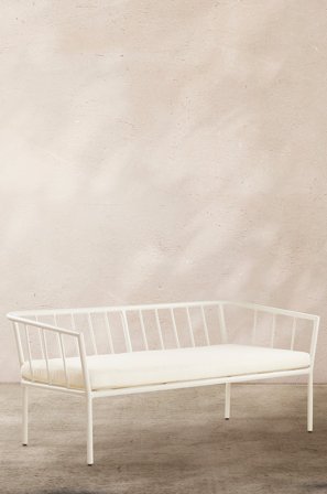 Jotex - Utesofa 2-seters Beige/hvit pute - MENTON - Kjøp Hagesofaer & hagebenker hos Jotex