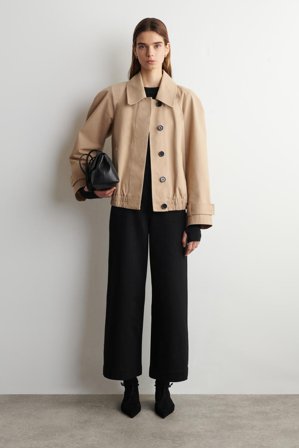 COS Women's Jeans Med Vida, Croppade Ben in Svart