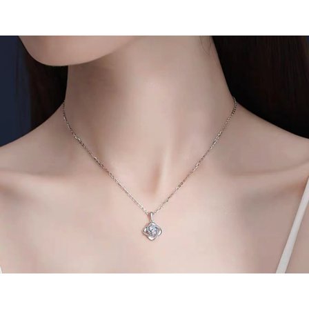 S925 Sterling Silver Hänge med Fyra Blad Vild Temperament Zirkon