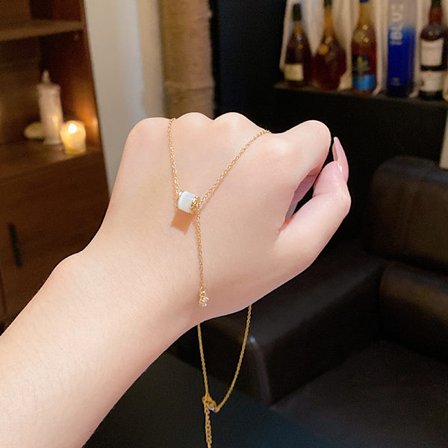 Lätt lyx nisch high-end halsband med utsökt mikroinlagd zirkon nyckelbenskedja, moderiktigt och mångsidigt temperament