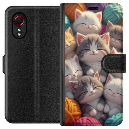 Kompatibelt Lommeboketui til Samsung Galaxy Xcover 5 Søte sovende kattunger tett sammen blant fargerike garnnøster i myk leken stil