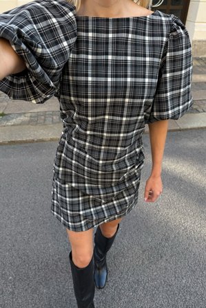 NA-KD Minikleid mit Puffärmeln und Raffung - Puffärmel Kleider - CheckeRot - EU 32