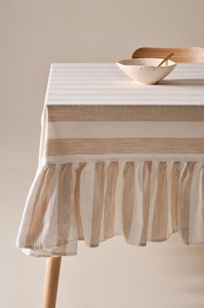 Jotex - Firkantet Duk Med Volang Beige/naturhvit - IRIS - Kjøp Duker hos Jotex