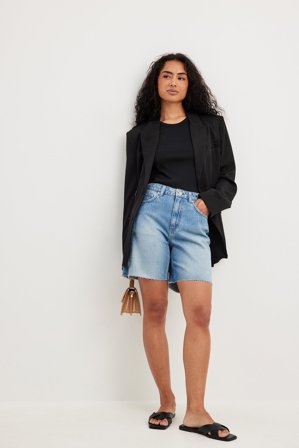 NA-KD High Waist Raw Hem Denim Shorts - Sommertøj - Blå - EU 32