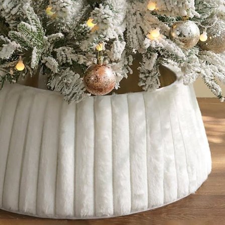 Christmas Tree Collar in White Long-Haired Faux Fur - Luxurious and Soft Tree Collar with Striped Pattern, Indoor Decoration