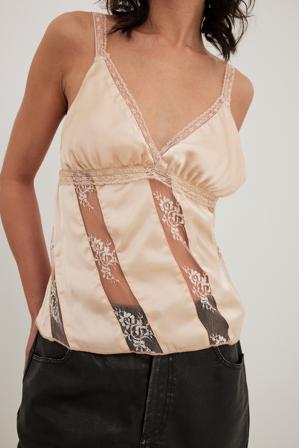 NA-KD Haut en tissu satiné avec dentelle sur le devant - Tops habillés - Beige - EU 40