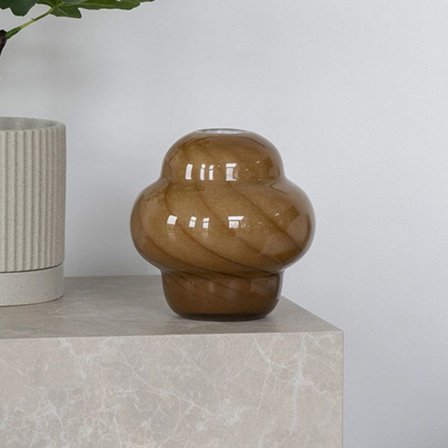 Olhão ruskea kukkamalja.