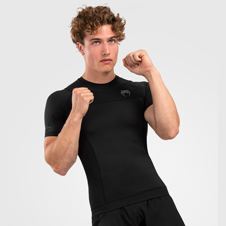 Kampsportstøj Venum G-Fit Air Rashguard Kortærmet Sort - Bodyman.dk