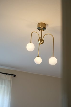 Jotex - MARNE taklampe 3-armet Antikk messing/hvit - Kjøp Taklamper hos Jotex