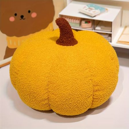 Græskarformede plys puder er perfekte til efterår og vinter.