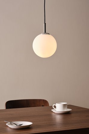 Jotex - EKMAN Vinduslampe Nikkel sateng/opal glass - Kjøp Vinduslamper hos Jotex