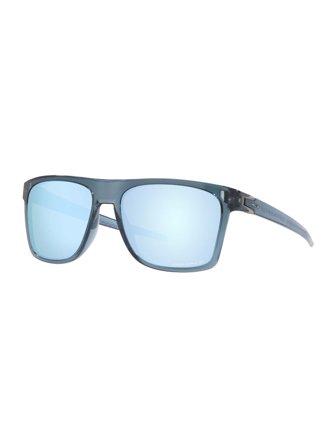 Oakley Sunglasses with a frame made of injected in black and lenses made of plastic in blue