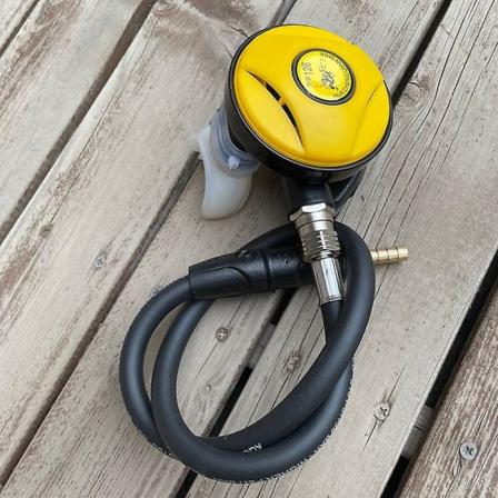 1 Sukellus Hengityssäädin Sukellus Toissijainen Pää Hengityslaite Paineen Purkuventtiili Sukellus Respyellow