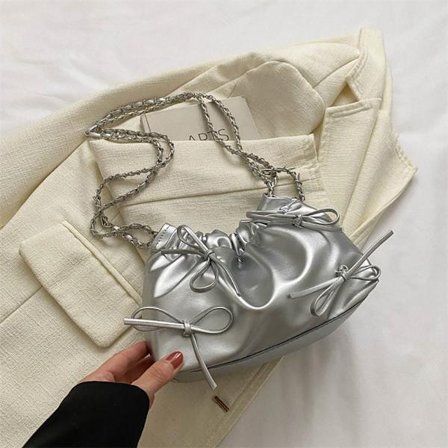 Enkel plisserad väska Damaxelväska SILVER