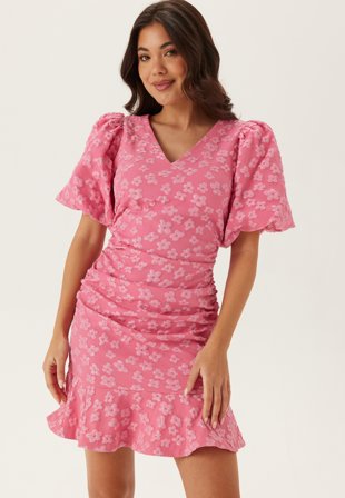 Bubbleroom Occasion - Jacquard Flounce Short Dress - Pink - Kläder