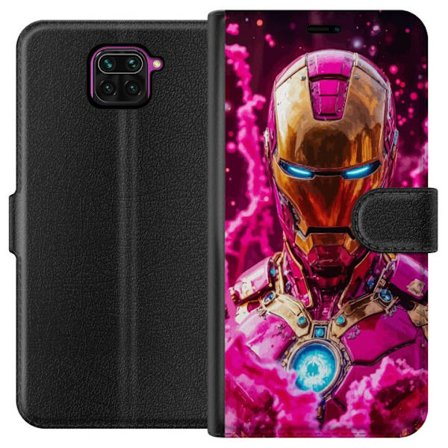 Yhteensopiva Lompakkokotelo Xiaomi Redmi Note 9 Särmikäs vihreä hahmo pikselöidyssä fantasiamaailmassa, jossa on puutaloja ja eläimiä retro-pel