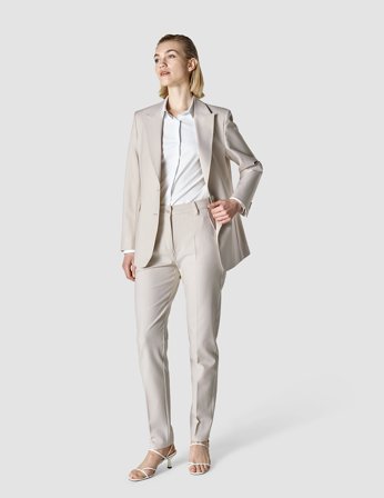 Shaping New Tomorrow - Female - Essential Suit Tapered - Cream Latte - Size
