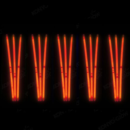 Glowsticks 100-pack rannekkeet - punaiset valotikut, joissa on