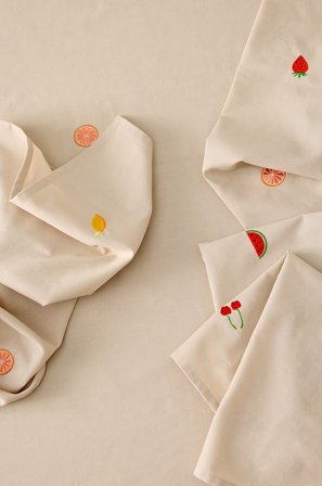 Jotex - Brodert Serviett 4-pakning Linbeige / multi - CILIA - Kjøp Servietter hos Jotex