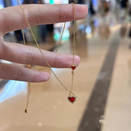 Halskjede med rødt hjerteanheng for kvinner, delikate rubindesign, elegant kjede, hverdagsbruk, gave