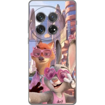 Kompatibelt Mobildeksel til OnePlus OnePlus 12 Animerede dyr i et solfylt bymiljø med rosa solbriller og en positiv melding i en fargerik feel-good s