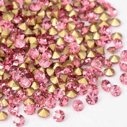 25 kartiomaista Swarovski kristallia upotekoristeelle Ø 6 mm (useita värejä) 3 Rose