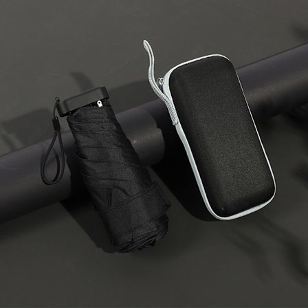 Svart miniplisse, ultra lett sammenleggbar paraply, egnet for