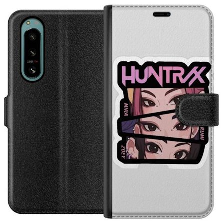 Yhteensopiva Lompakkokotelo Sony Xperia 5 IV K-pop-inspiroitunut futuristinen tyttöryhmä neonvaloissa ja kosminen sci-fi-kohtaus