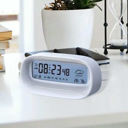 Digital vekkerklokke med stor skjerm, dato, tid og uke med sekunder, værstasjon for kjøkken, nattbord og soverom