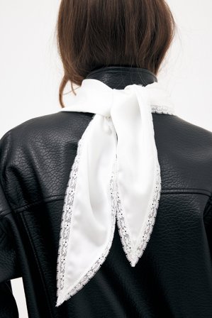 NA-KD Triangelhalsduk i satin - Sjalar & Halsdukar - Vit - One Size