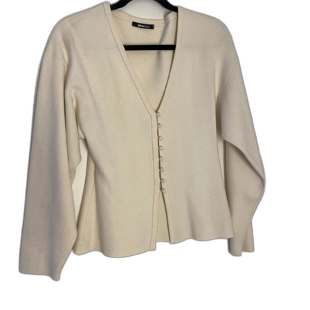 Vit kofta med knappar från Gina Tricot