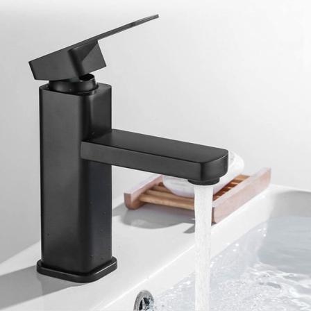 Moderne matt sort baderomsbatteri, elegant design baderomsvaskbatteri, sort messingvaskmikser, baderomsblanderkran med avtagbar lufter