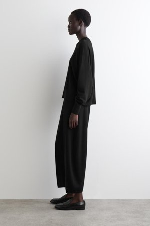 COS Femme Pantalon Barrel En Laine Mérinos in Noir