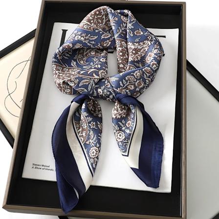 Luxury Varumärke 2023 Silk Square Scarf Kvinnor Katt Hals Hår Slips Band Beach Hijab Kerchief Headbands Bandana Kvinnlig Foulare D 70Cm JNC108-06 