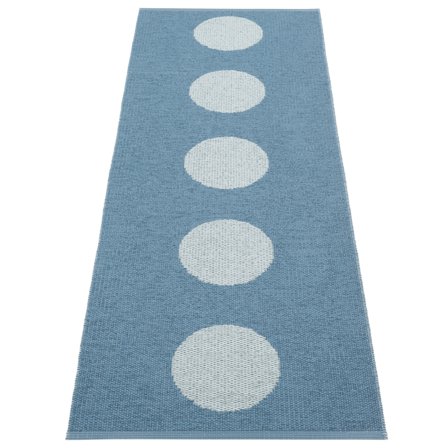 Pappelina Vera Pop teppe 70 × 200 cm, river/blue fog' - 'Blå