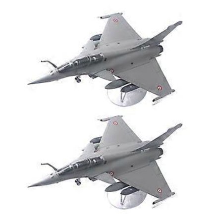 2x 1:72 mittakaavan Rafale metallimalli näyttötelineellä koristeeksi