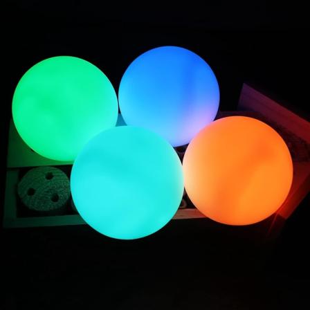 Vedenpitävä kelluva allasvalo kaukosäätimellä, 2 LED-pallon set , 7 RGB-väriä, kylpy- ja ulkokäyttöön