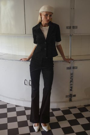 Lovisa Worge x NA-KD Byxor i manchester med mellanhög midja - Raka byxor - Svart - EU 34