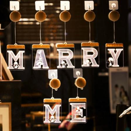 Neonformet frieri-sceneoppsett lysende bokstavlampe mary me li