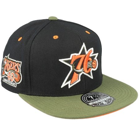 Mitchell & Ness - NBA Schwarz Fitted Cap - Philadelphia 76ers Take Flight Black/Green Fitted @ Hatstore