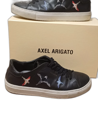 Svarta sneakers från Axel Arigato