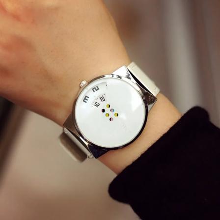 Personlighet kreativitet svart vit kvinnor klockor mode läder watch män kvinna kvarts klocka unisex armbandsur presenter White