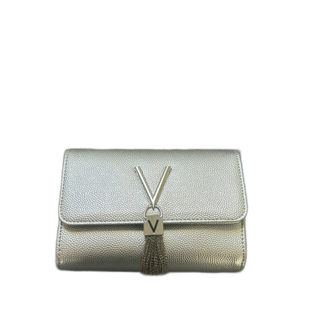 Silverfärgad axelväska från Mario Valentino