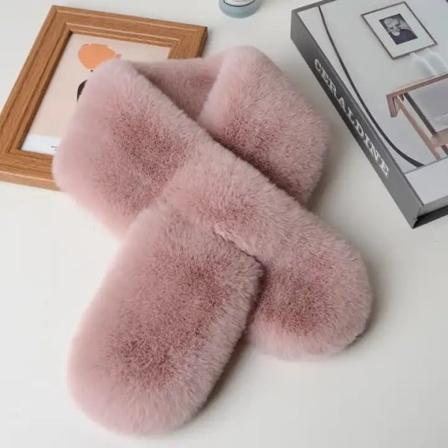 Tørklæde med kunstpels i flere farver leopard pink hvid grå Pink one size