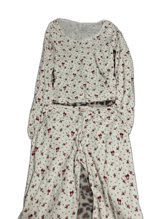 Vit blommigt sett från Nelly